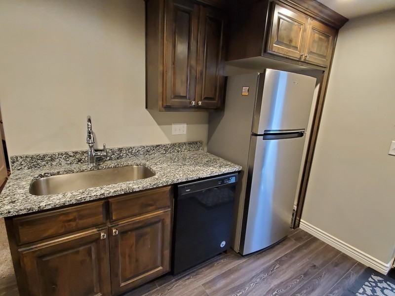 9773 N Bridge St - Photo 5 of 17