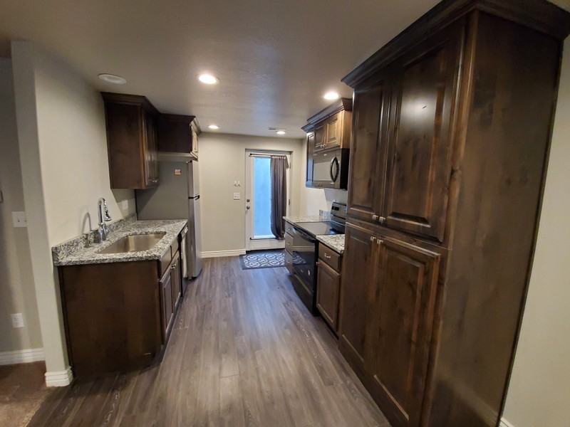 9773 N Bridge St - Photo 6 of 17