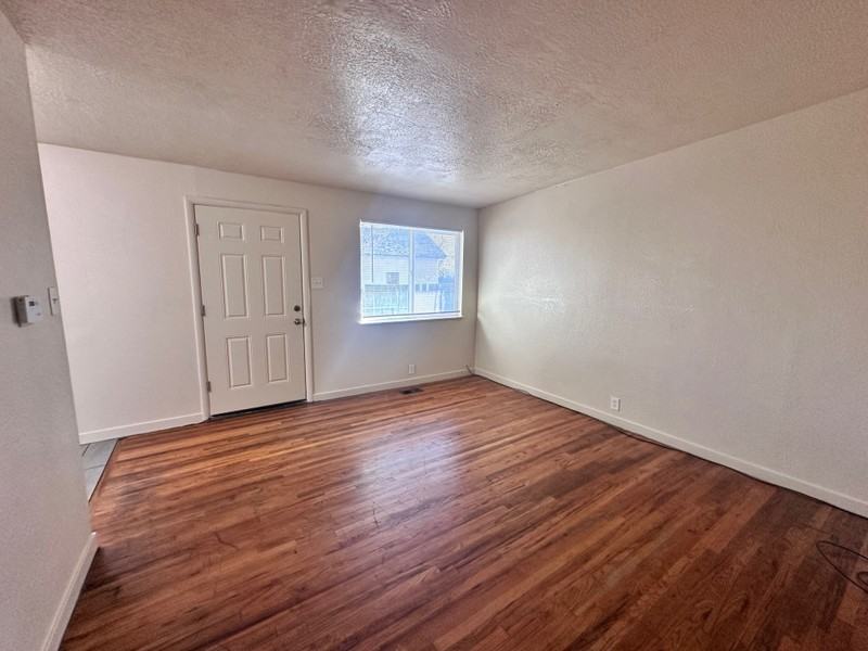 532 N Redwood Rd #1 - Photo 3 of 14