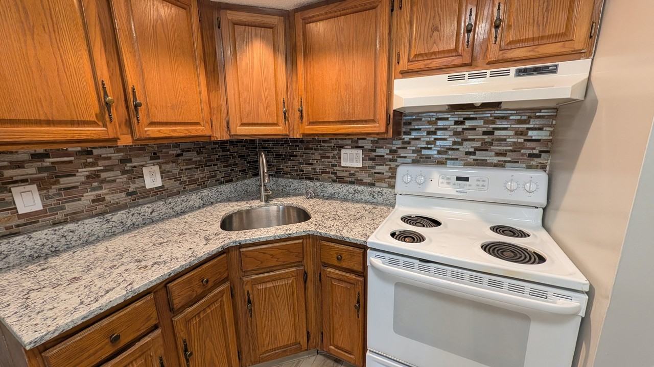 17 Regan St #5B - Photo 2 of 12