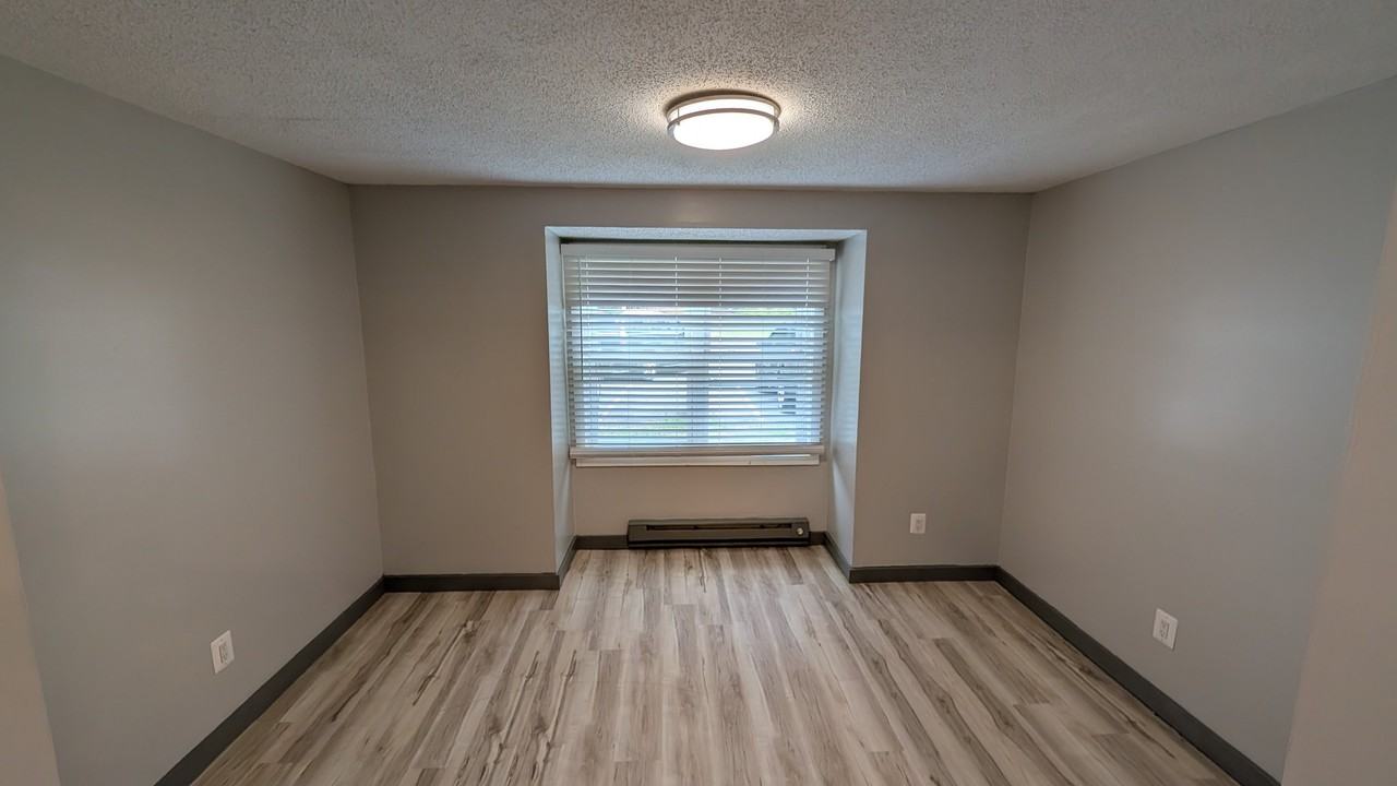 17 Regan St #5B - Photo 4 of 12