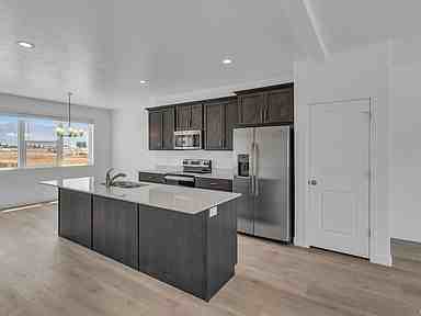 407 Sw - Photo 2 of 11