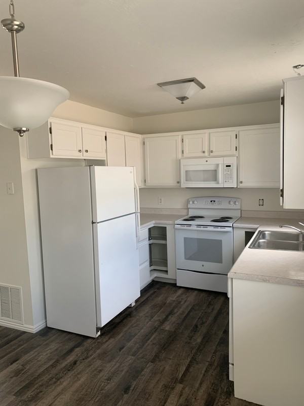 1396 Nw #3 - Photo 2 of 13