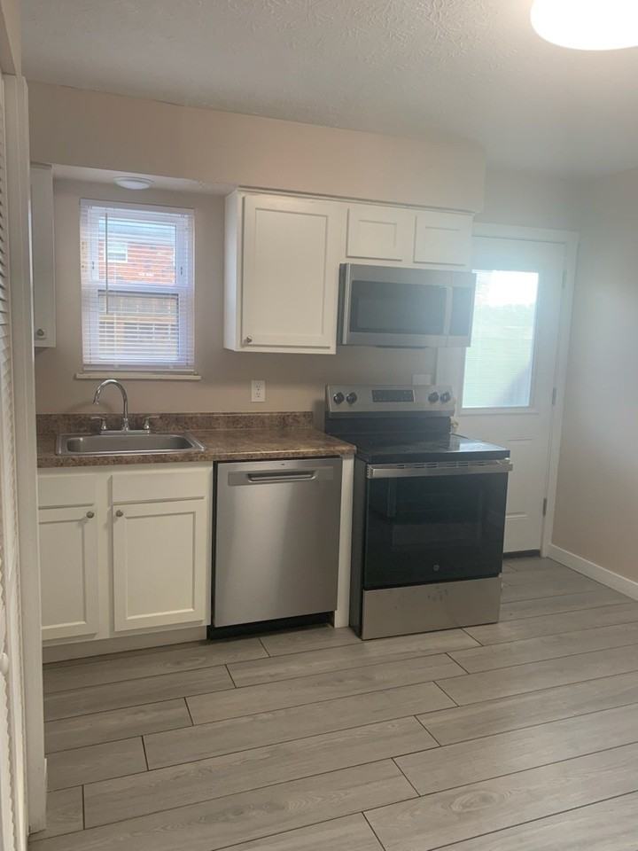 4794 Rossmoor Pl - Photo 2 of 14