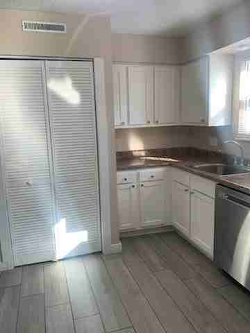 4794 Rossmoor Pl - Photo 5 of 14