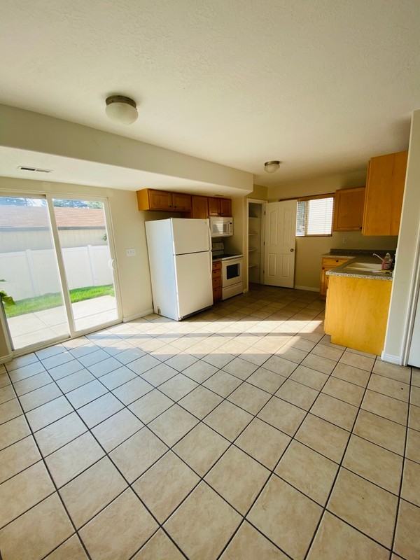 428 E Park Oak Pl - Photo 7 of 36