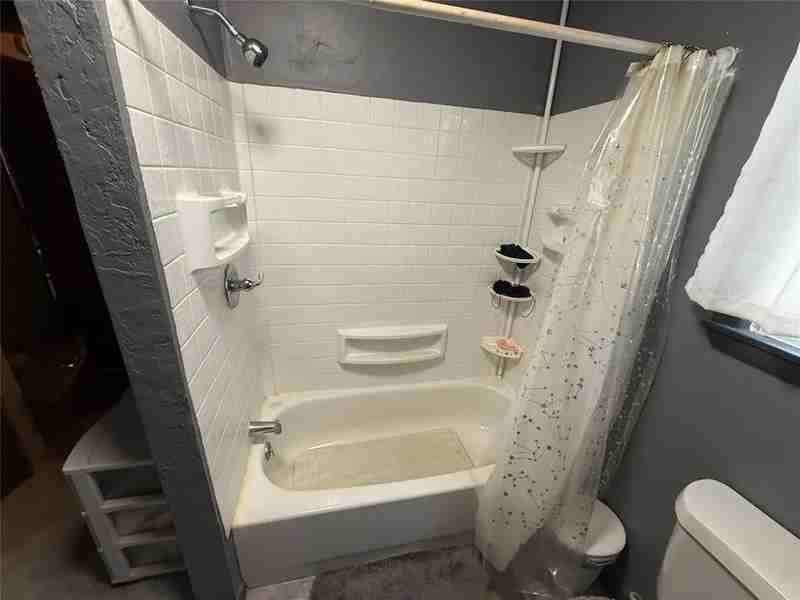 406 S Pine St - Photo 5 of 12