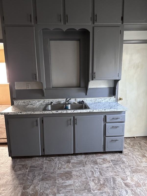 406 S Pine St - Photo 7 of 12