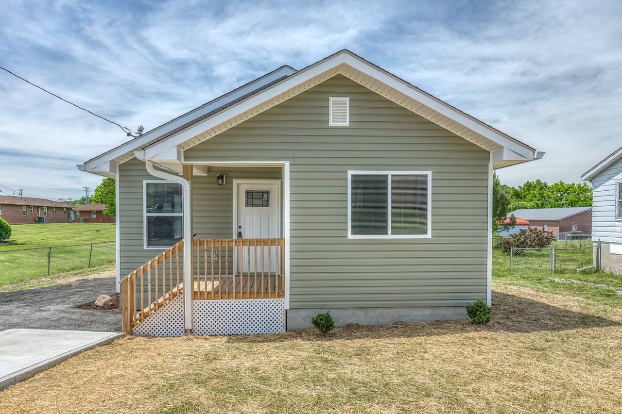 107 Bettie St - Photo 2 of 19