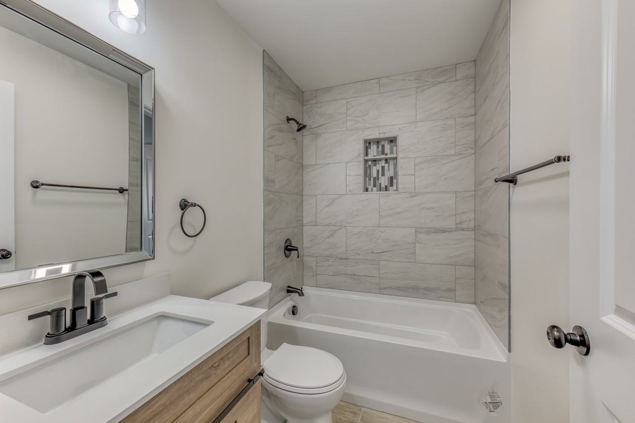 107 Bettie St - Photo 3 of 19