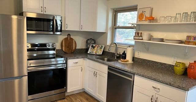 1291 E St - Photo 6 of 33