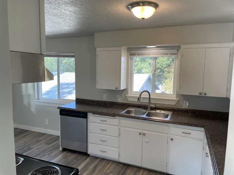 341 E Blaine Ave #1 - Photo 5 of 10