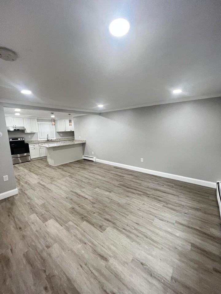 394 Greenwood St #B - Photo 6 of 15