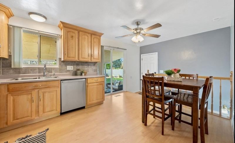 10302 S Clearview Dr - Photo 4 of 26