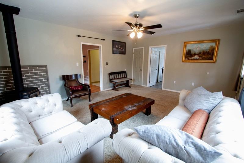 1679 Fowler Ave - Photo 2 of 10