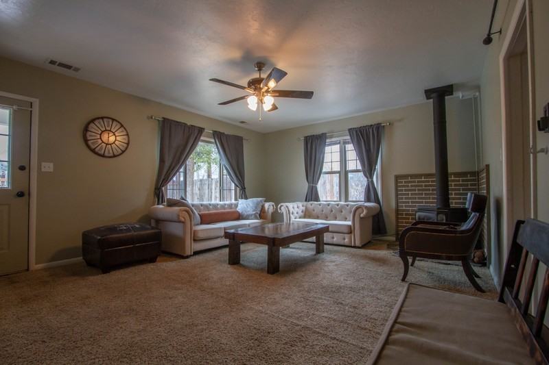 1679 Fowler Ave - Photo 3 of 10