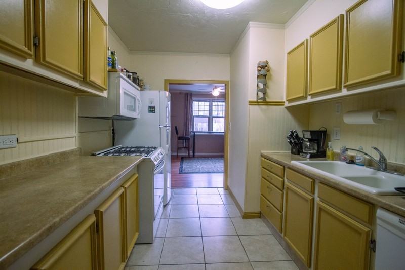 1679 Fowler Ave - Photo 6 of 10