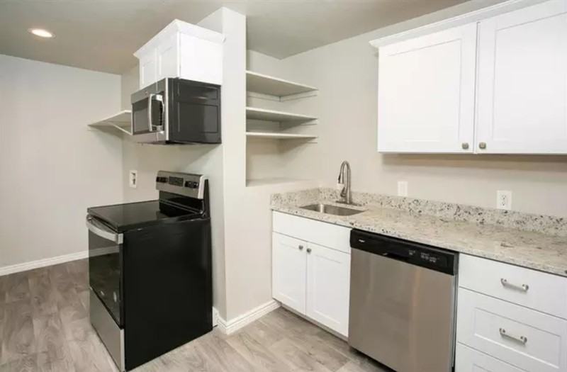 396 N Center St #1 - Photo 2 of 7