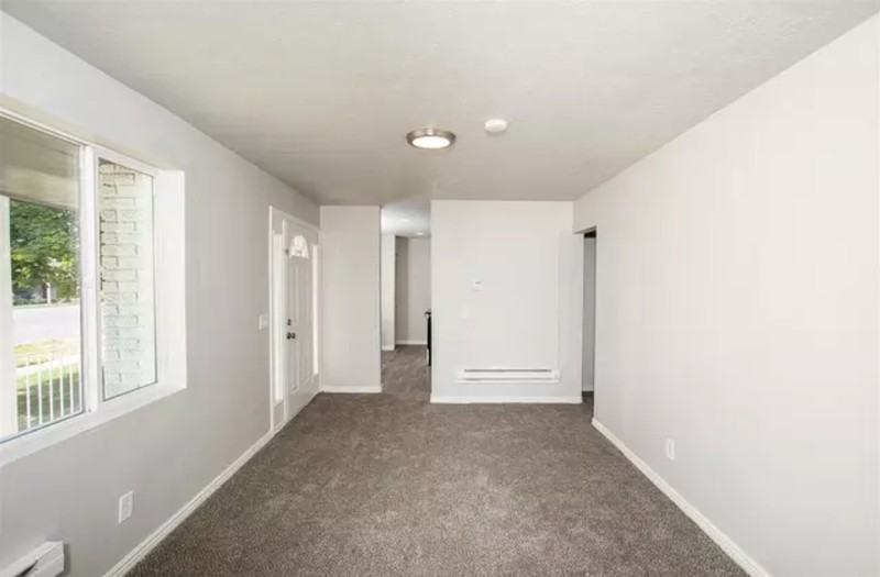 396 N Center St #1 - Photo 4 of 7