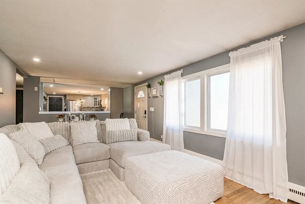412 Granby Rd - Photo 4 of 10
