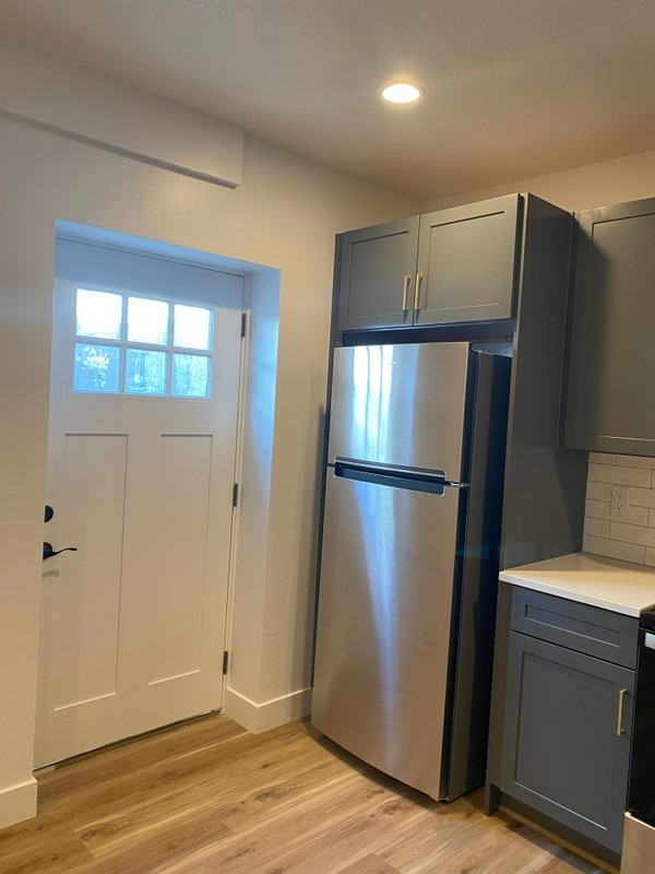 356 E St - Photo 2 of 8