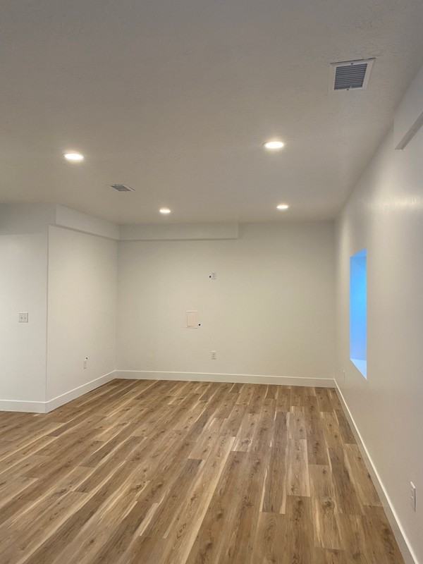 356 E St - Photo 3 of 8