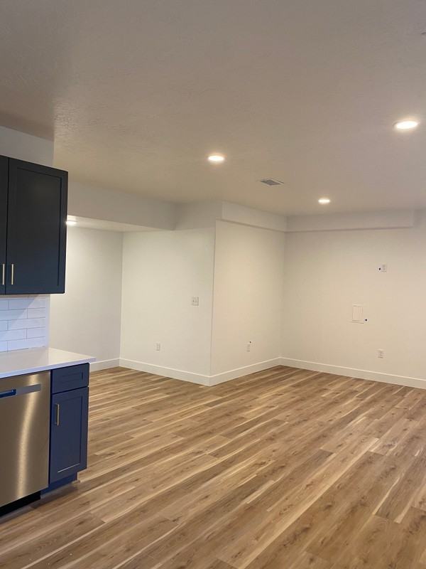356 E St - Photo 4 of 8