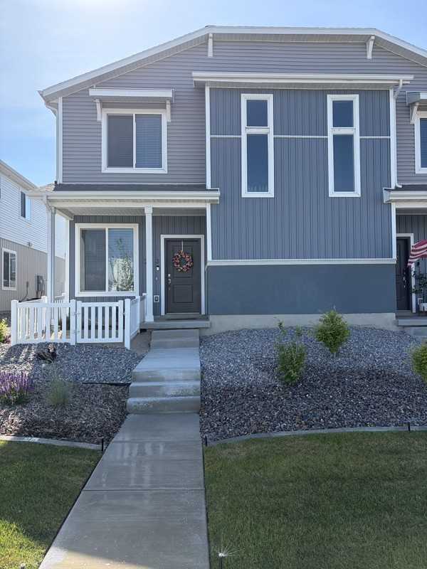 213 N Riverside Dr - Photo 2 of 19