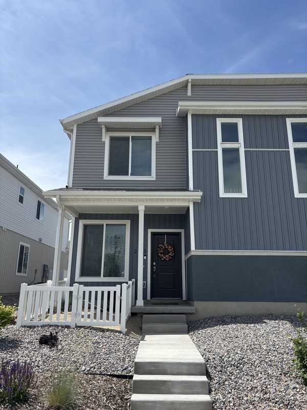 213 N Riverside Dr - Photo 3 of 19