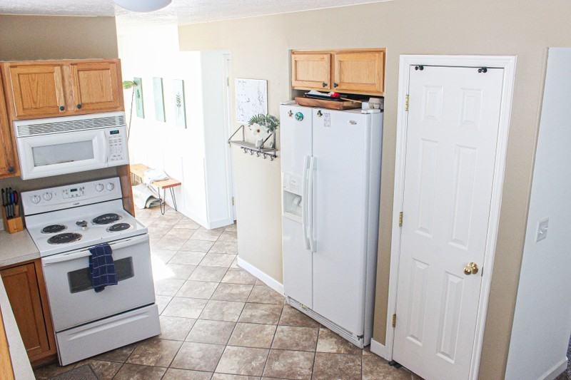 376 W Plum Pl - Photo 7 of 20
