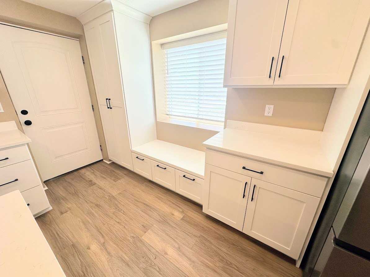 1624 Sw - Photo 5 of 35