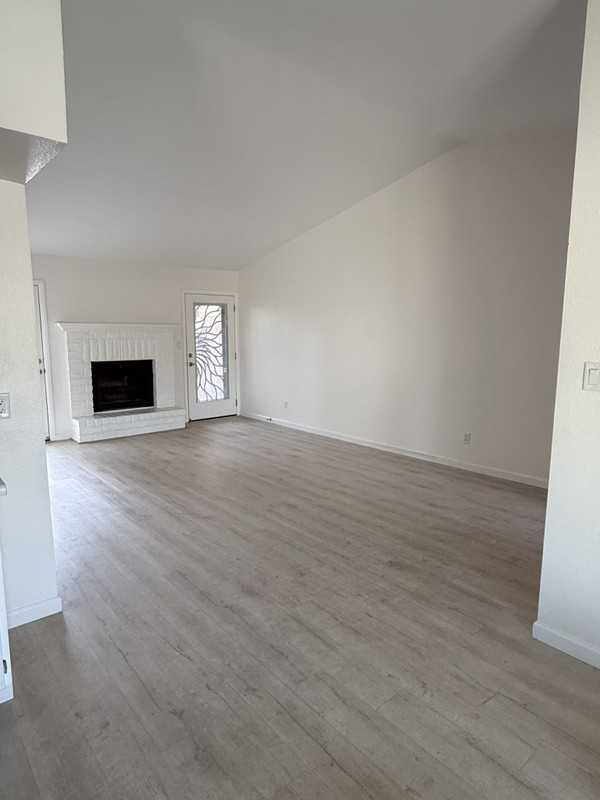 18014 N 45th Ave - Photo 4 of 17