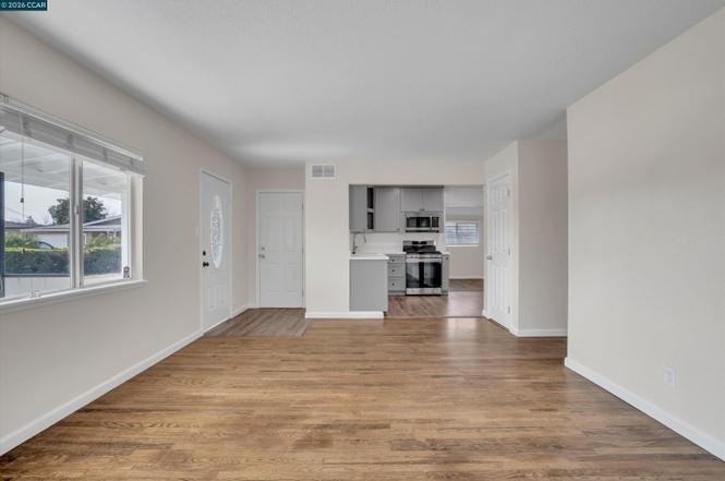 753 Castle Ct - Photo 3 of 18