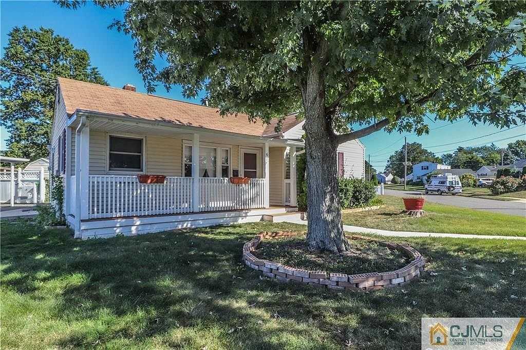 66 Chestnut St - Photo 2 of 20