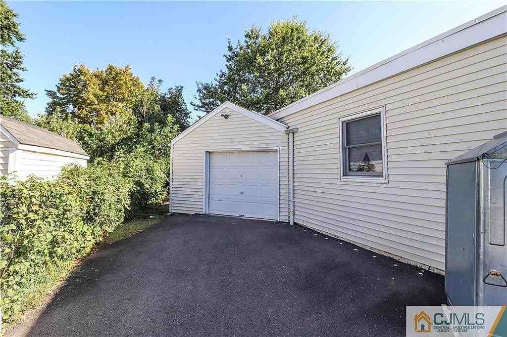 66 Chestnut St - Photo 4 of 20
