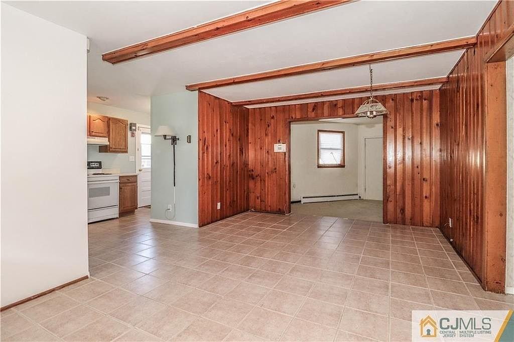 66 Chestnut St - Photo 5 of 20