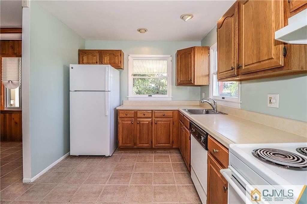 66 Chestnut St - Photo 7 of 20