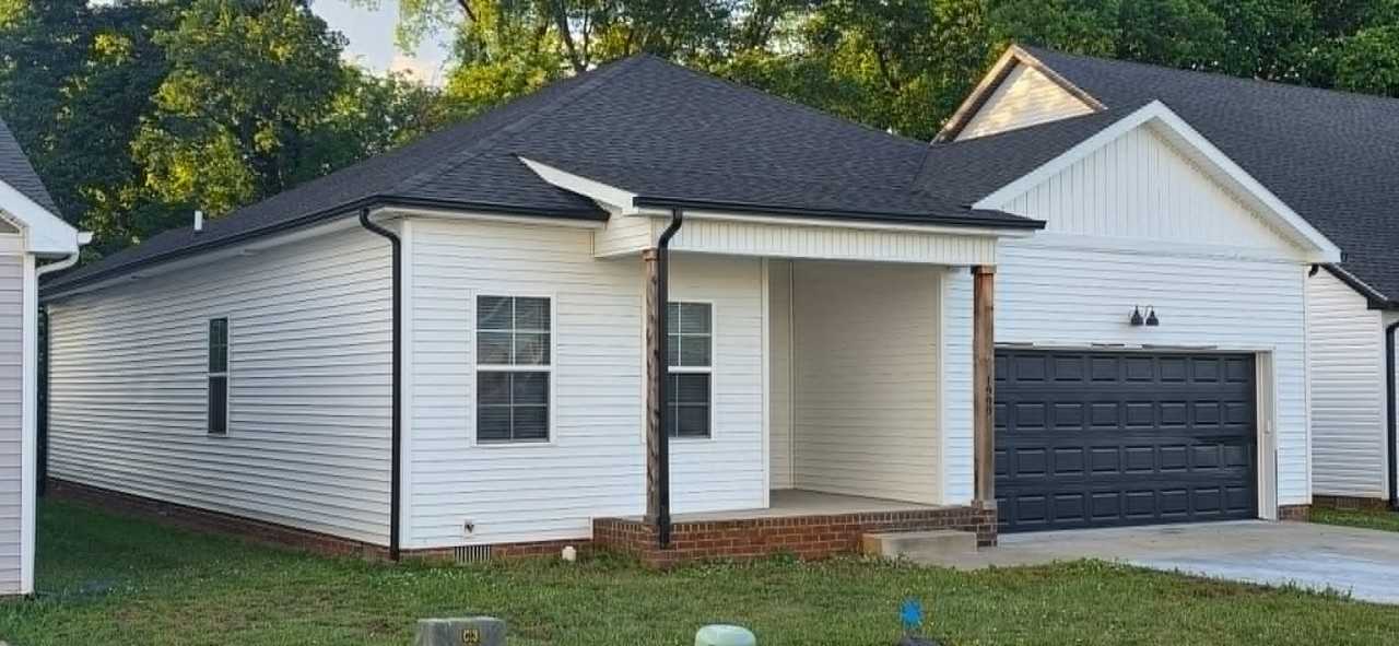 1999 Spring Lakes Cir - Photo 2 of 20
