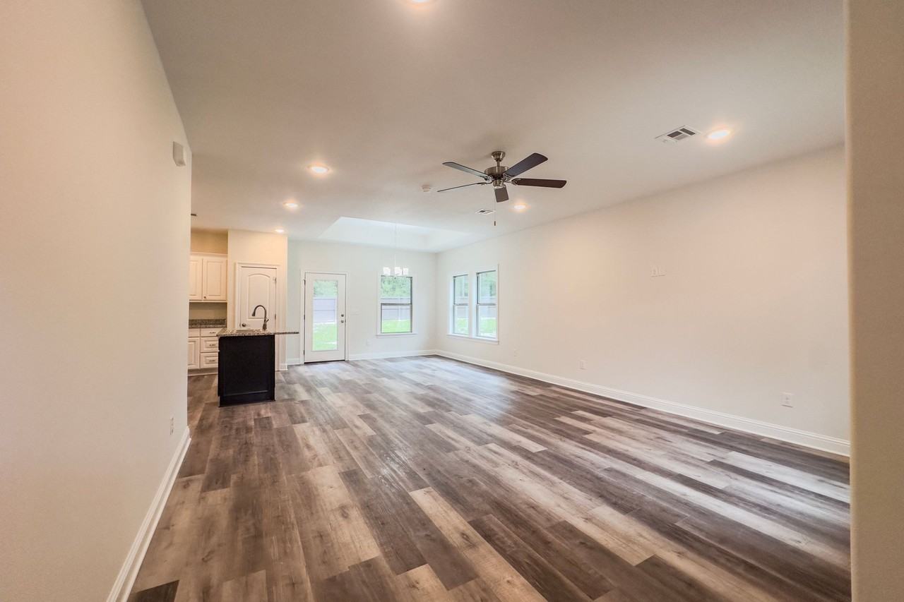213 Steel Magnolia Ln - Photo 2 of 11