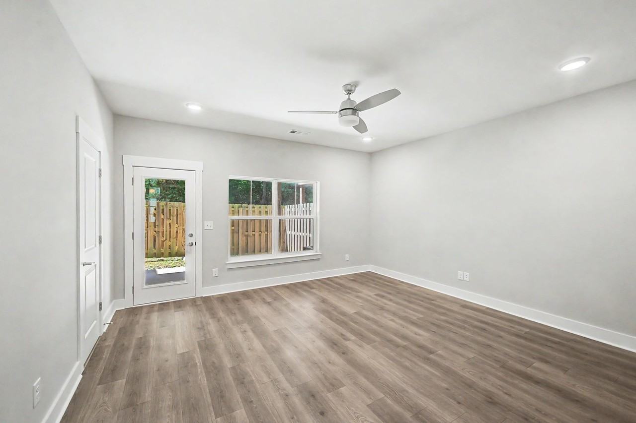 221 Stonecrest Cir - Photo 2 of 20