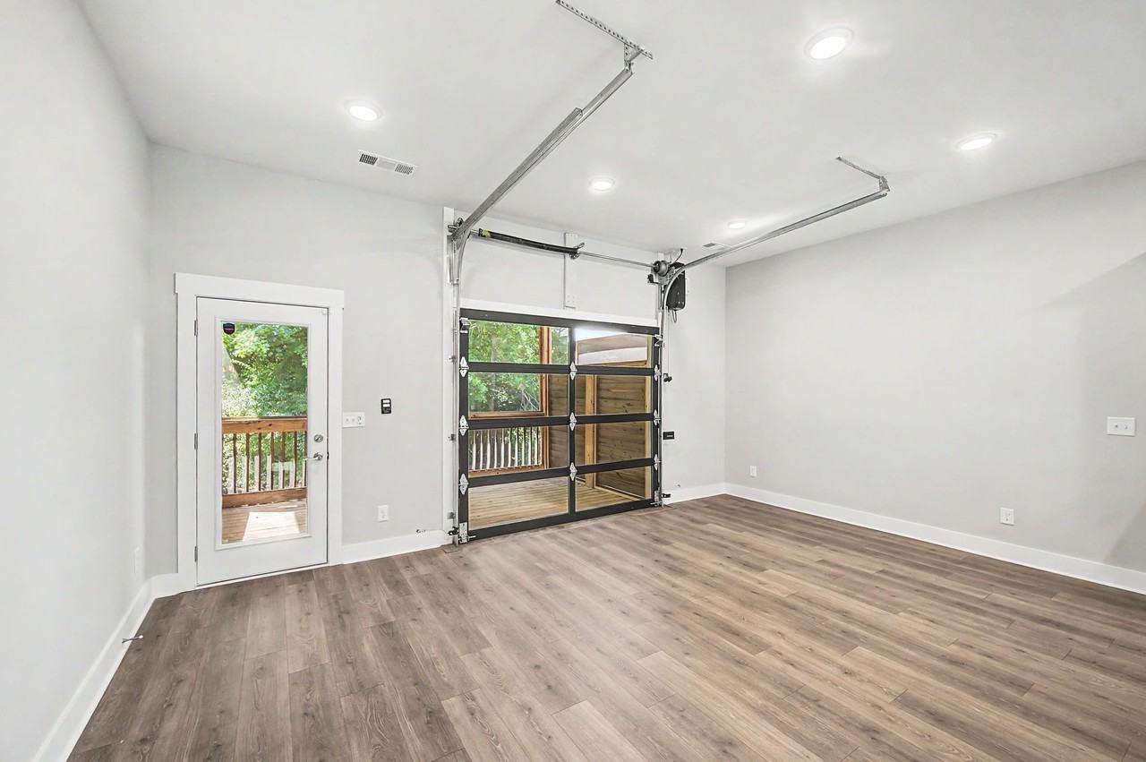 221 Stonecrest Cir - Photo 3 of 20