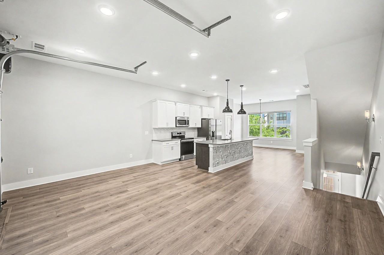221 Stonecrest Cir - Photo 4 of 20