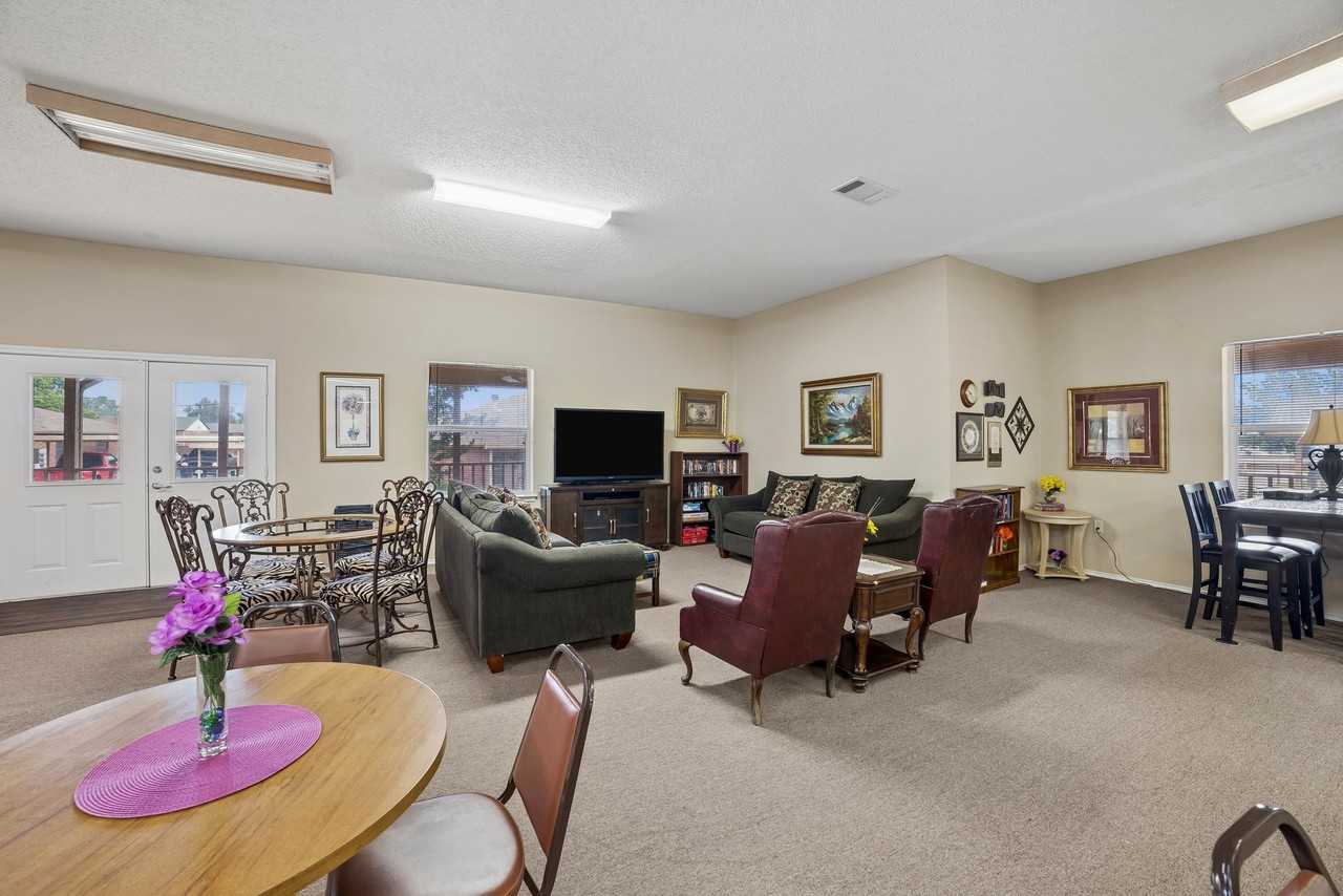 1604 N Hills Blvd #4804 - Photo 2 of 15
