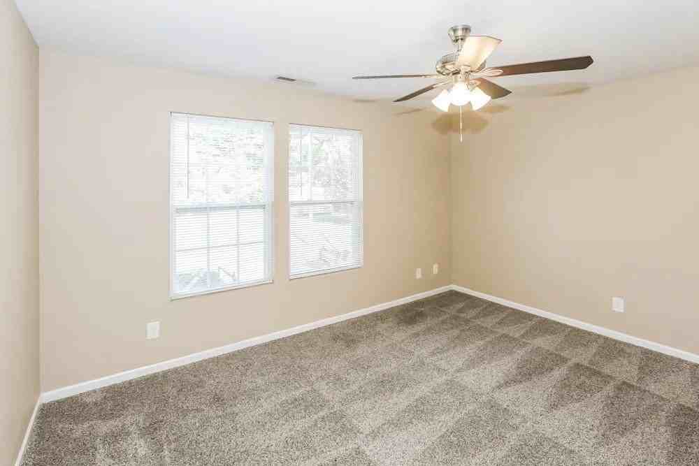 612 N Mulberry St - Photo 3 of 10