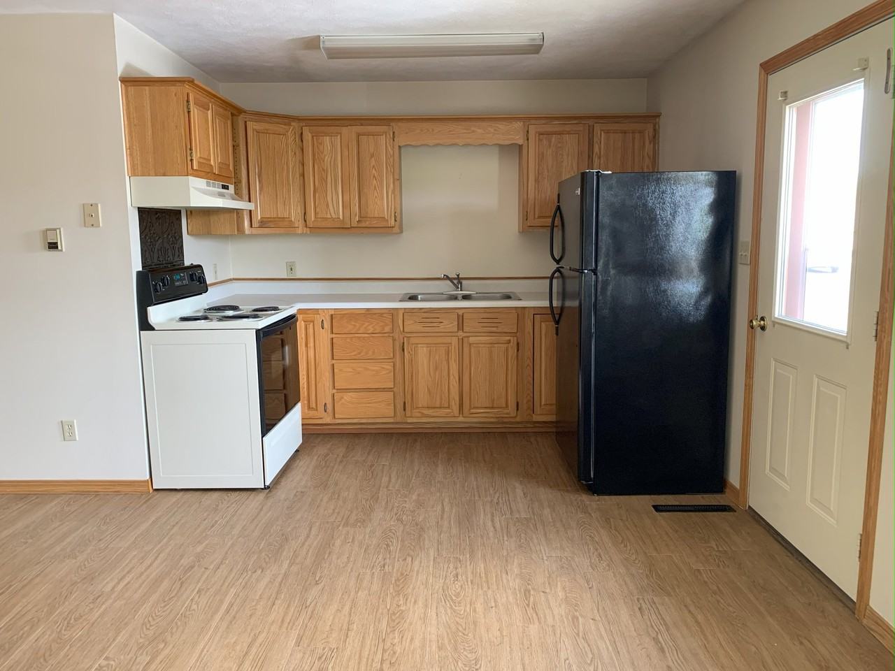 350 N Lakeland Dr - Photo 2 of 10
