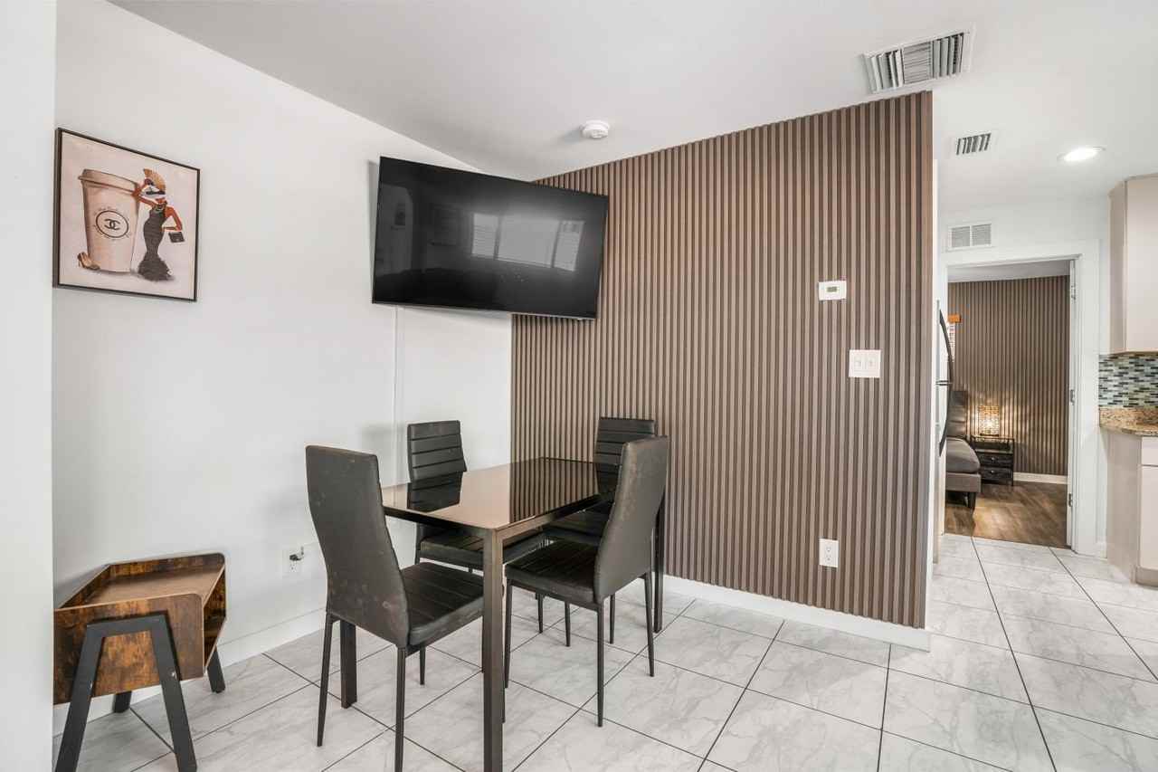 202 N Fremont Ave #10 - Photo 2 of 18
