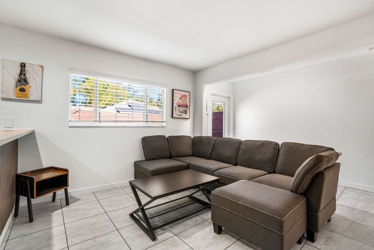 202 N Fremont Ave #10 - Photo 4 of 18