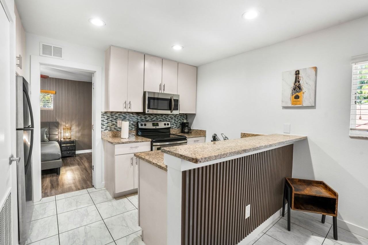 202 N Fremont Ave #10 - Photo 6 of 18