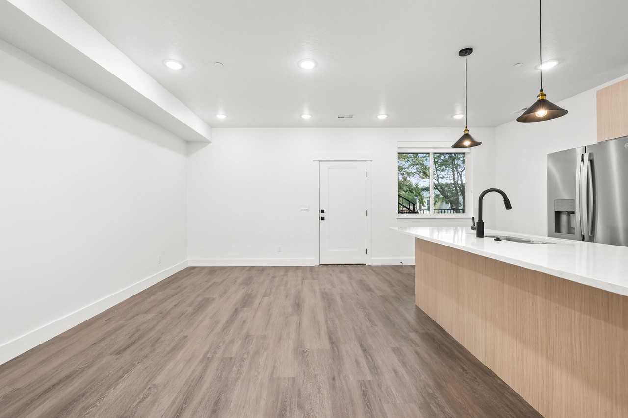 51 Nw #302 - Photo 3 of 9