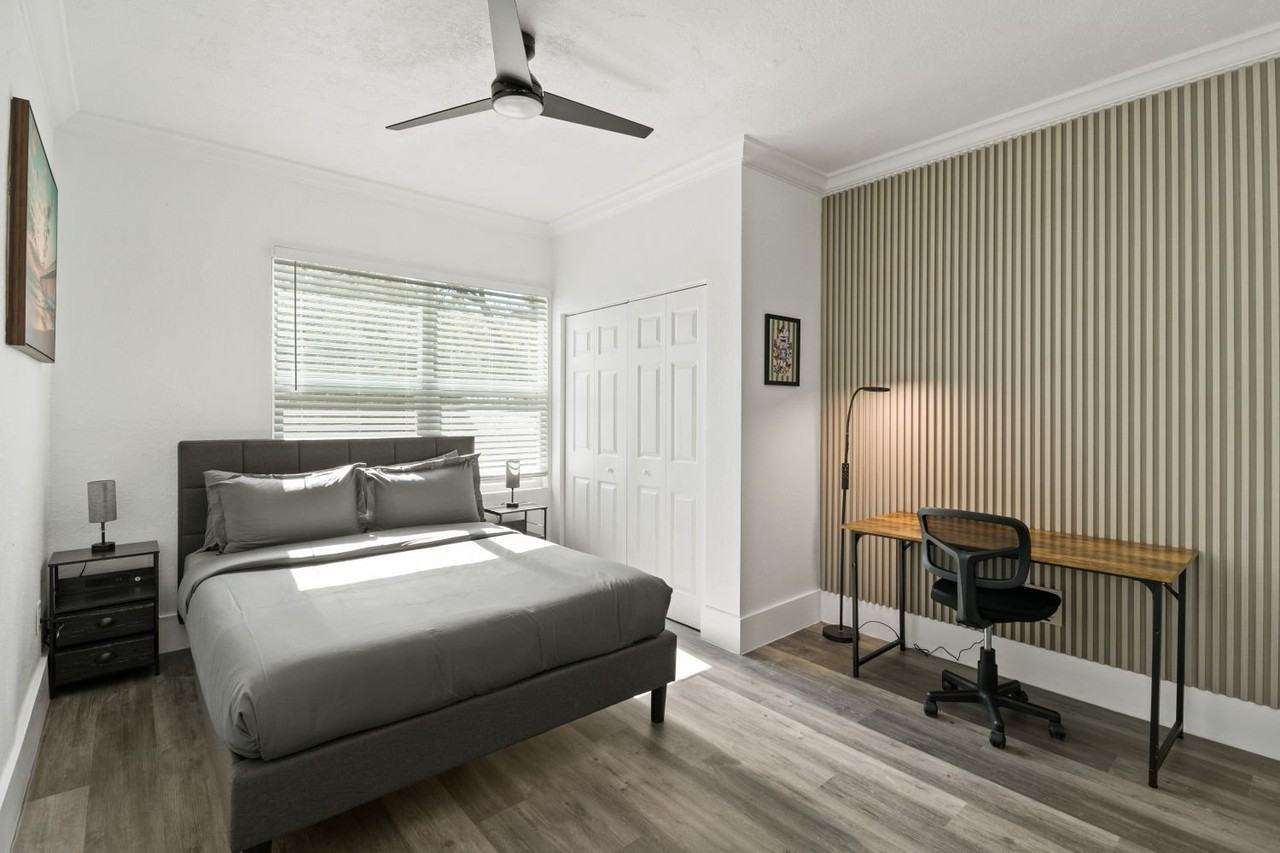 806 E Chelsea St #4 - Photo 4 of 13